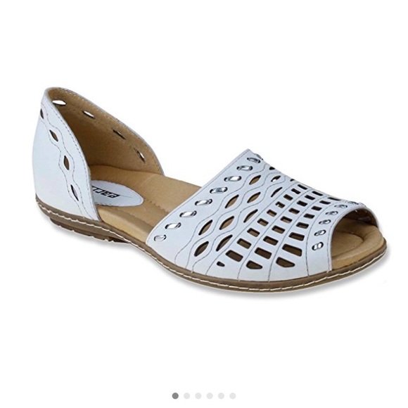 earth white sandals